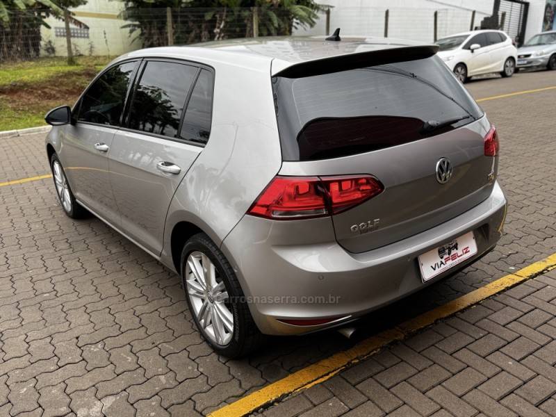 VOLKSWAGEN - GOLF - 2016/2017 - Prata - R$ 84.990,00