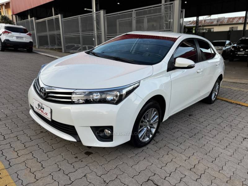 TOYOTA - COROLLA - 2016/2017 - Branca - R$ 94.990,00
