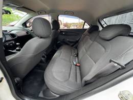 CHEVROLET - ONIX - 2014/2015 - Branca - R$ 52.990,00