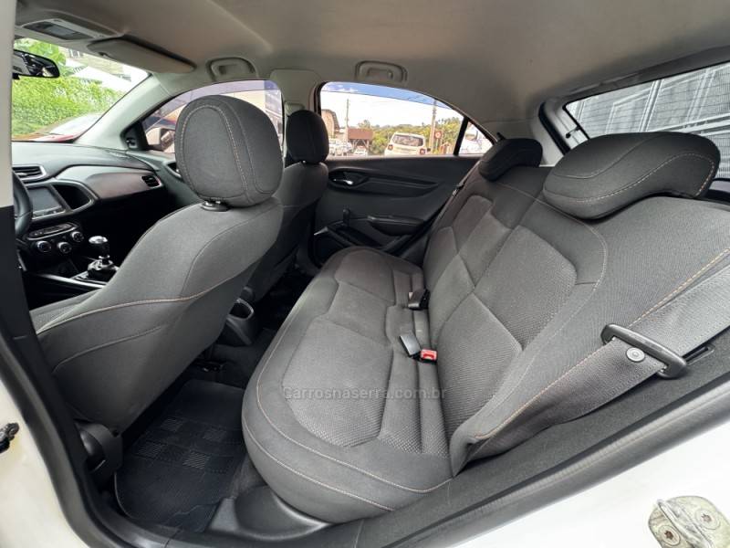 CHEVROLET - ONIX - 2014/2015 - Branca - R$ 52.990,00