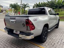 TOYOTA - HILUX - 2015/2016 - Prata - R$ 169.990,00