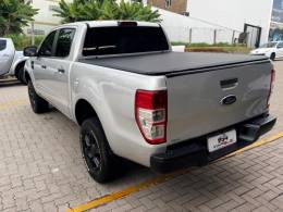 FORD - RANGER - 2016/2017 - Prata - R$ 106.990,00