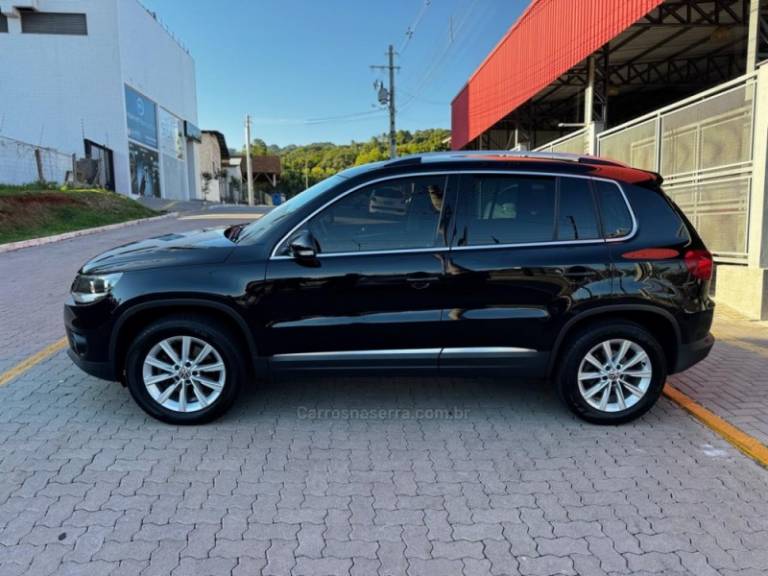 VOLKSWAGEN - TIGUAN - 2013/2014 - Preta - R$ 74.990,00