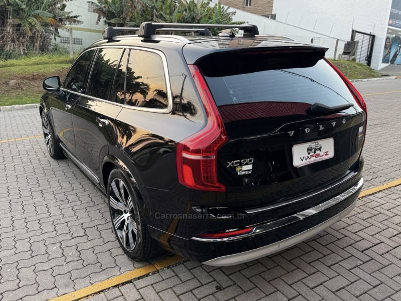 VOLVO - XC90 - 2022/2022 - Preta - R$ 344.990,00