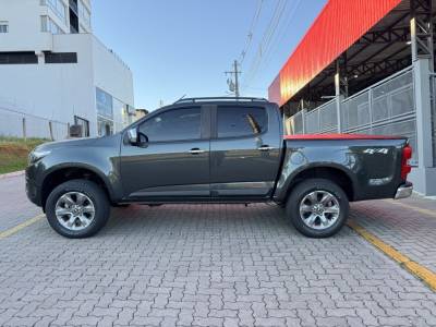 CHEVROLET - S10 - 2016/2017 - Cinza - R$ 154.990,00