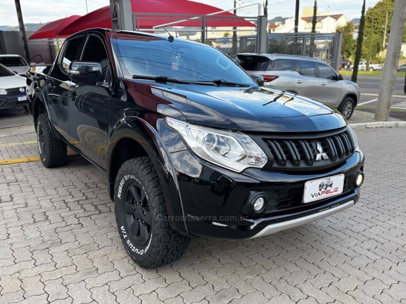 MITSUBISHI - L200 TRITON - 2016/2017 - Preta - R$ 144.990,00