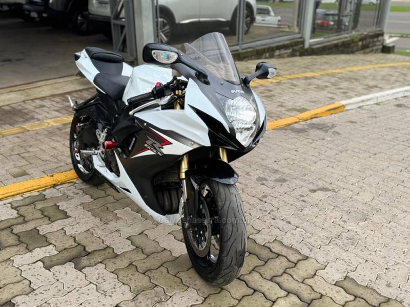 SUZUKI - GSX - 2014/2015 - Branca - R$ 54.990,00