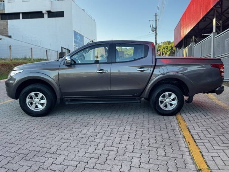 MITSUBISHI - L200 TRITON - 2017/2018 - Cinza - R$ 133.800,00