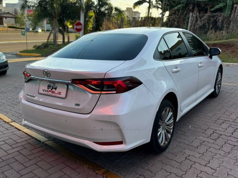 TOYOTA - COROLLA - 2022/2023 - Branca - R$ 134.990,00