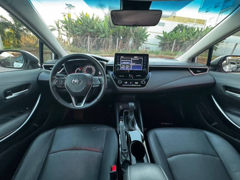 TOYOTA - COROLLA - 2022/2023 - Branca - R$ 134.990,00