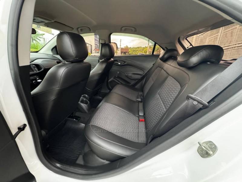 CHEVROLET - ONIX - 2017/2018 - Branca - R$ 66.990,00