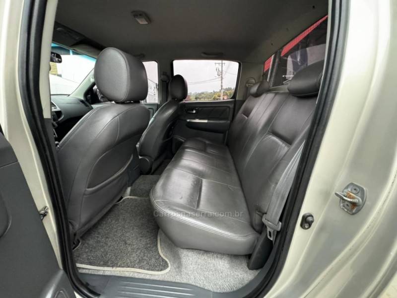 TOYOTA - HILUX - 2012/2013 - Bege - R$ 133.990,00