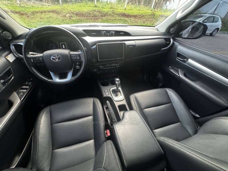 TOYOTA - HILUX - 2017/2018 - Branca - R$ 184.990,00