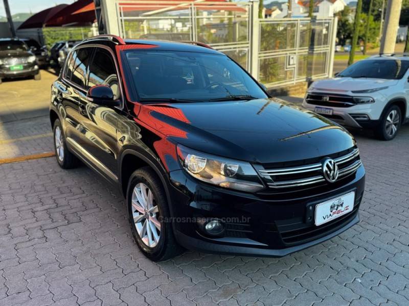 VOLKSWAGEN - TIGUAN - 2013/2014 - Preta - R$ 74.990,00