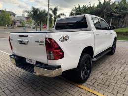 TOYOTA - HILUX - 2017/2018 - Branca - R$ 184.990,00