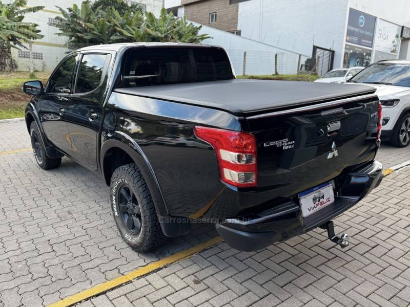 MITSUBISHI - L200 TRITON - 2016/2017 - Preta - R$ 144.990,00
