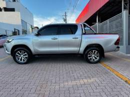TOYOTA - HILUX - 2016/2016 - Prata - R$ 179.990,00