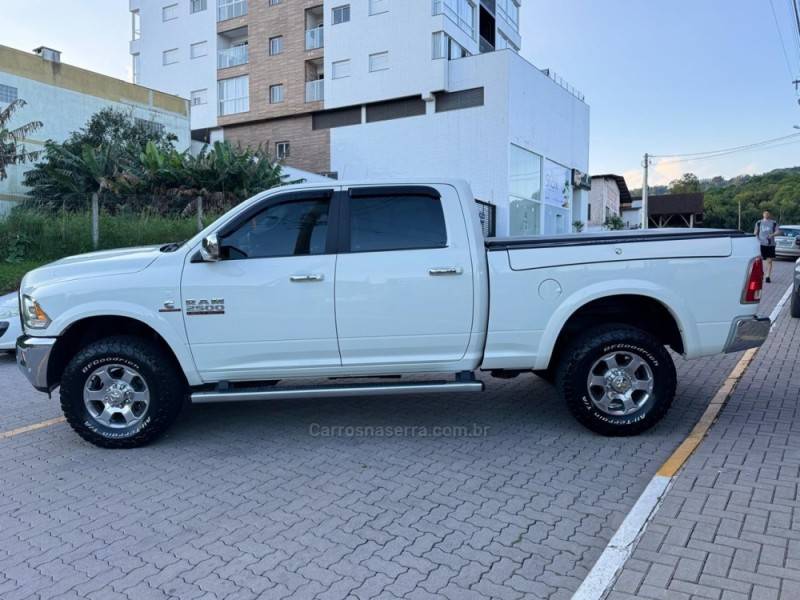 DODGE - RAM - 2018/2018 - Branca - R$ 299.990,00