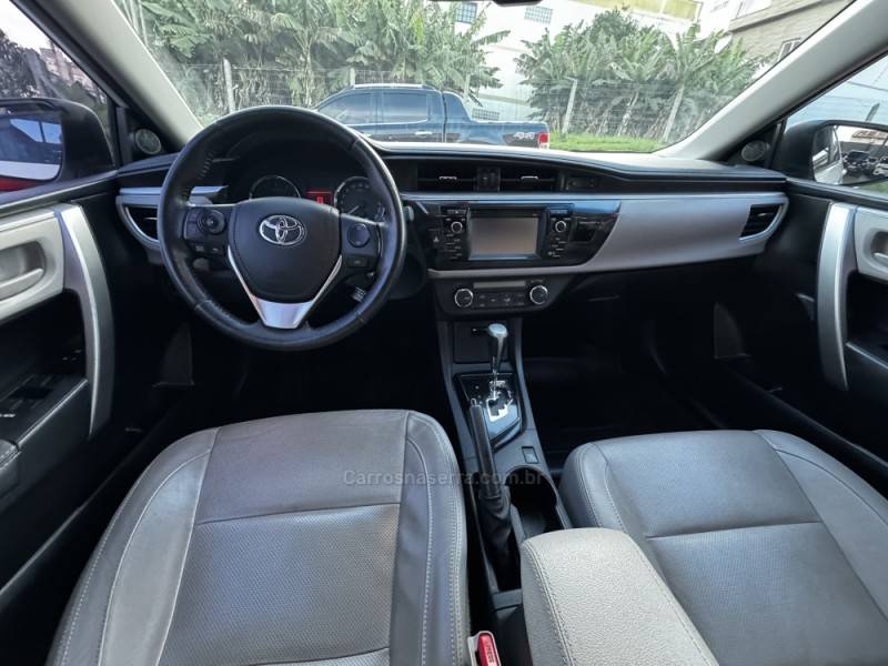 TOYOTA - COROLLA - 2016/2017 - Branca - R$ 94.990,00