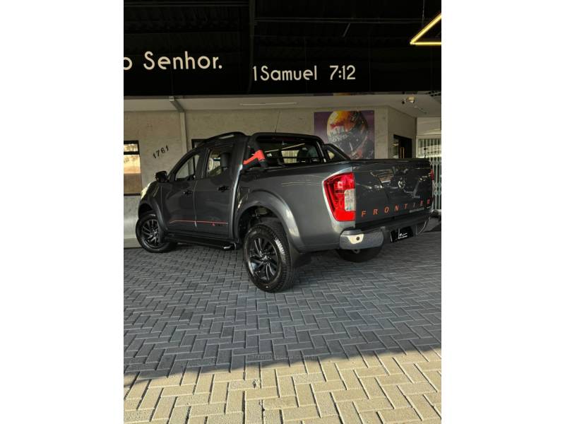 NISSAN - FRONTIER - 2021/2022 - Cinza - R$ 199.990,00