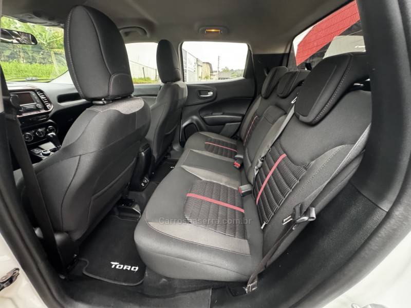 FIAT - TORO - 2018/2019 - Branca - R$ 108.990,00
