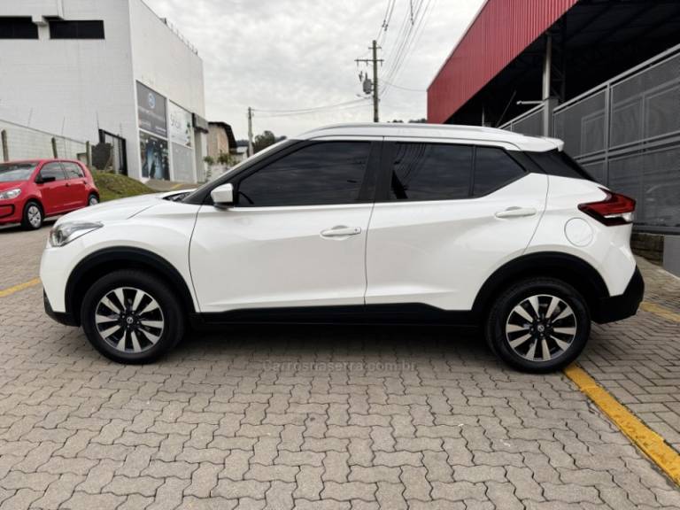 NISSAN - KICKS - 2018/2019 - Branca - R$ 85.990,00