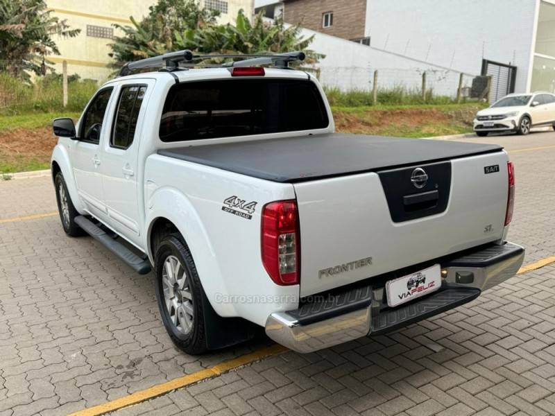 NISSAN - FRONTIER - 2013/2014 - Branca - R$ 109.990,00