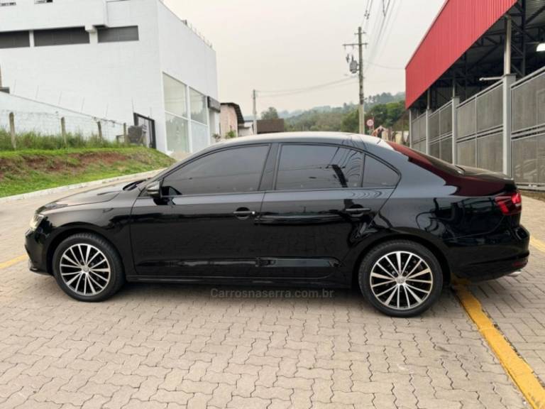 VOLKSWAGEN - JETTA - 2016/2017 - Preta - R$ 83.990,00