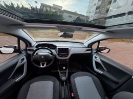 PEUGEOT - 208 - 2015/2016 - Branca - R$ 57.990,00