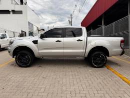 FORD - RANGER - 2016/2017 - Prata - R$ 106.990,00