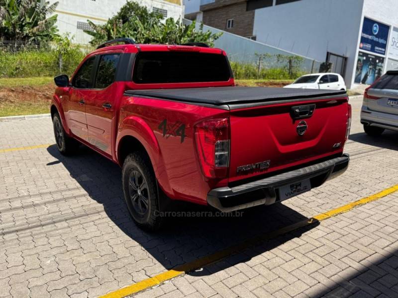 NISSAN - FRONTIER - 2021/2022 - Vermelha - R$ 174.990,00