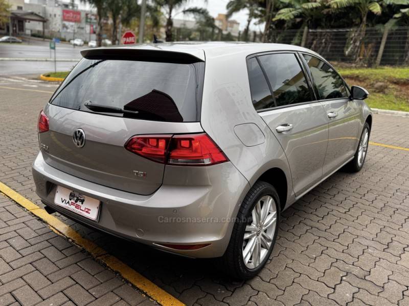 VOLKSWAGEN - GOLF - 2016/2017 - Prata - R$ 84.990,00