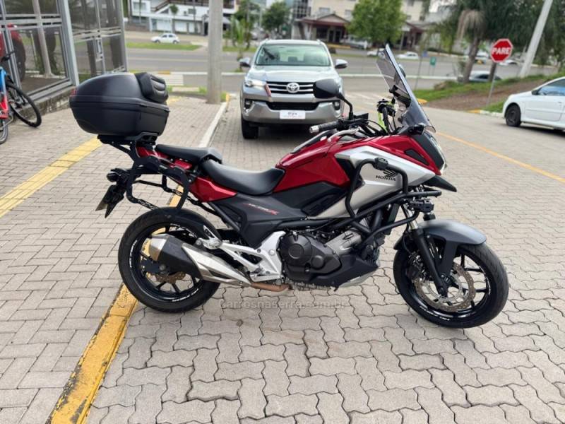 HONDA - NC 750X - 2017/2018 - Vermelha - R$ 42.990,00