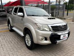 TOYOTA - HILUX - 2012/2013 - Bege - R$ 133.990,00