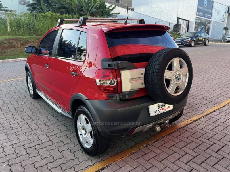 VOLKSWAGEN - CROSSFOX - 2009/2010 - Vermelha - R$ 39.990,00