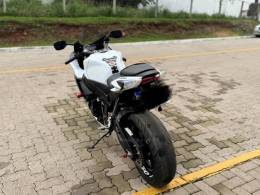 SUZUKI - GSX - 2014/2015 - Branca - R$ 54.990,00