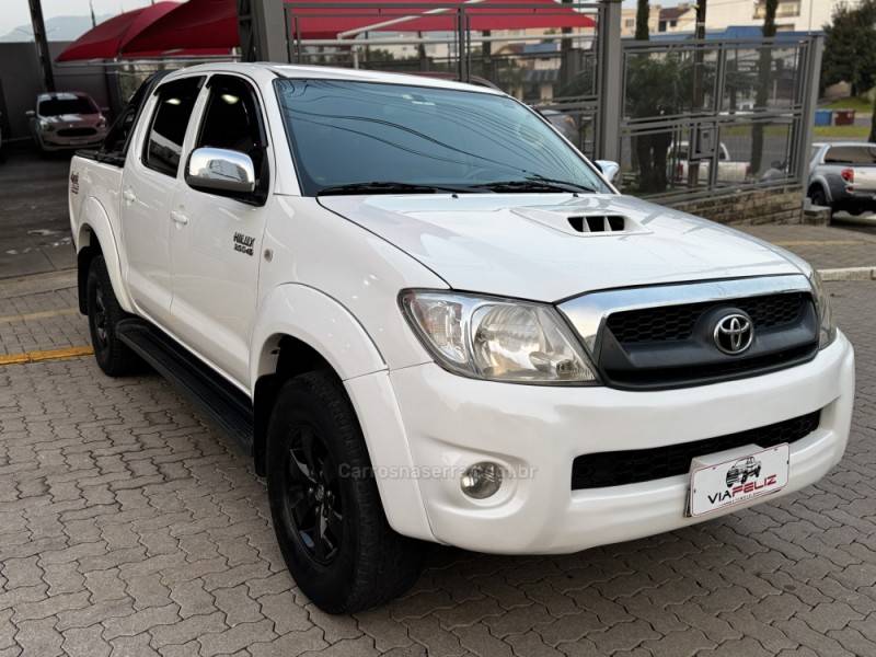 TOYOTA - HILUX - 2011/2011 - Branca - R$ 119.990,00