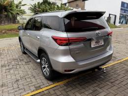 TOYOTA - HILUX SW4 - 2016/2016 - Prata - R$ 214.990,00