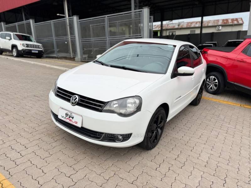 VOLKSWAGEN - POLO SEDAN - 2013/2014 - Branca - R$ 45.990,00