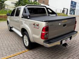 TOYOTA - HILUX - 2012/2013 - Bege - R$ 133.990,00