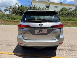 TOYOTA - HILUX SW4 - 2018/2019 - Prata - R$ 254.990,00