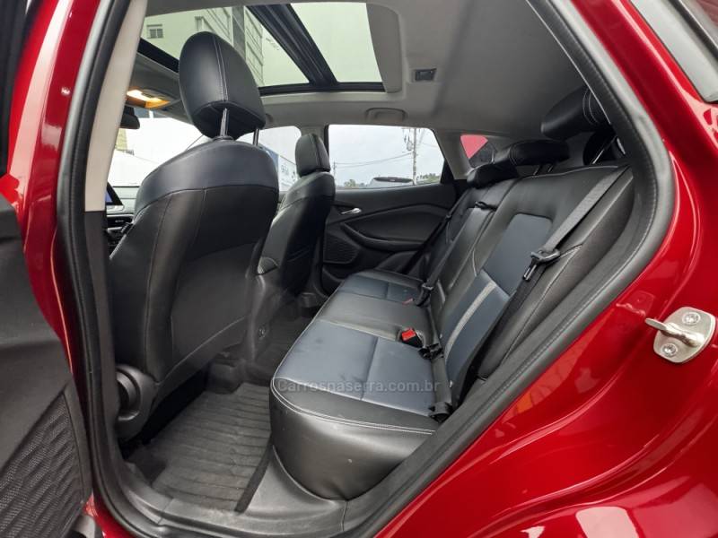 CHEVROLET - TRACKER - 2023/2024 - Vermelha - R$ 134.990,00