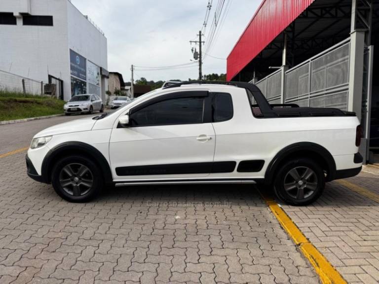 VOLKSWAGEN - SAVEIRO - 2012/2013 - Branca - R$ 55.990,00