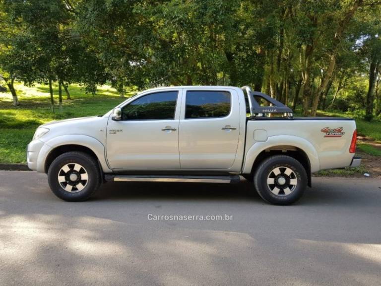 TOYOTA - HILUX - 2009/2010 - Prata - R$ 94.990,00