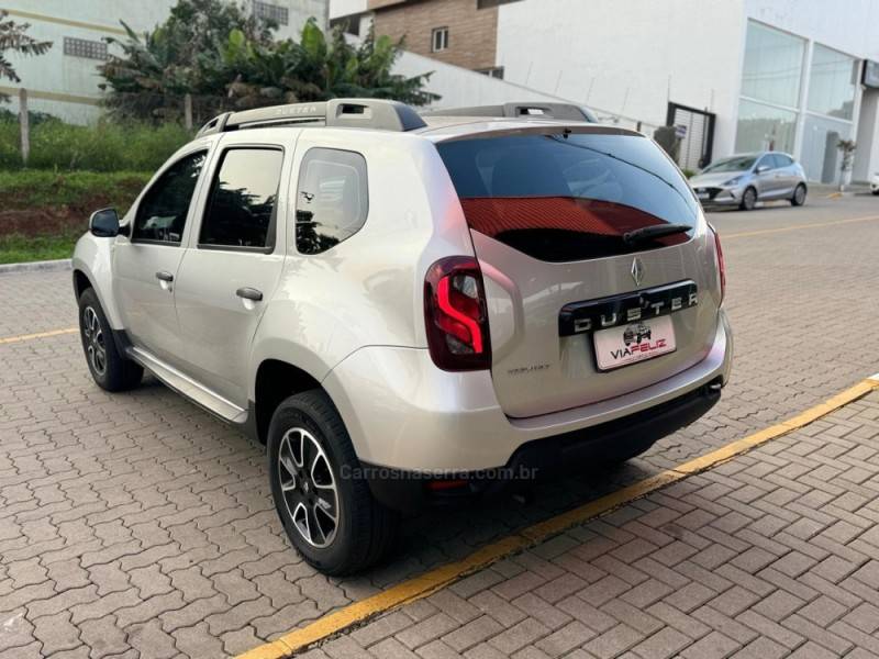 RENAULT - DUSTER - 2017/2018 - Preta - R$ 69.990,00