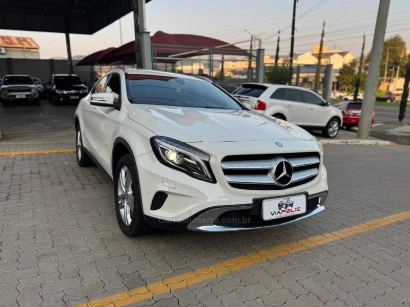 MERCEDES-BENZ - GLA 200 - 2017/2017 - Branca - R$ 121.990,00