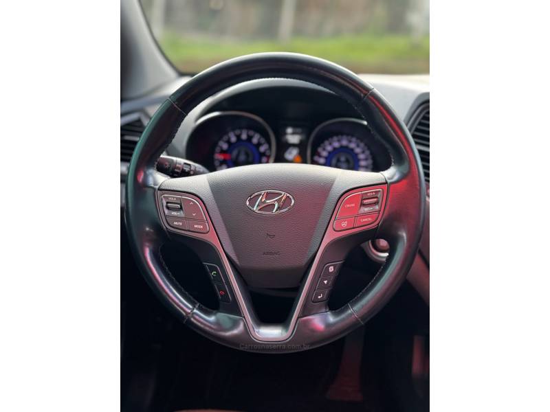 HYUNDAI - SANTA FÉ - 2013/2014 - Prata - R$ 94.800,00
