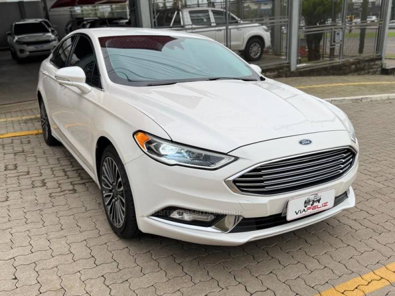 FORD - FUSION - 2017/2018 - Branca - R$ 107.990,00