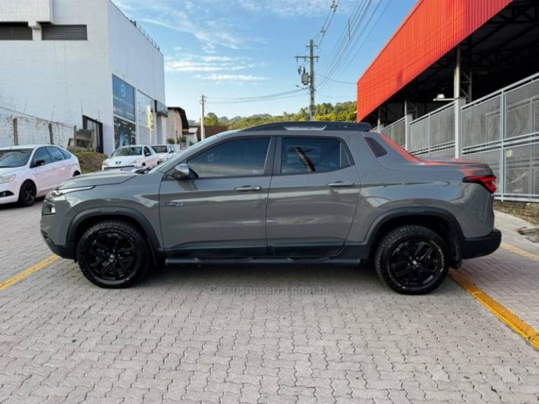 FIAT - TORO - 2023/2023 - Cinza - R$ 157.900,00