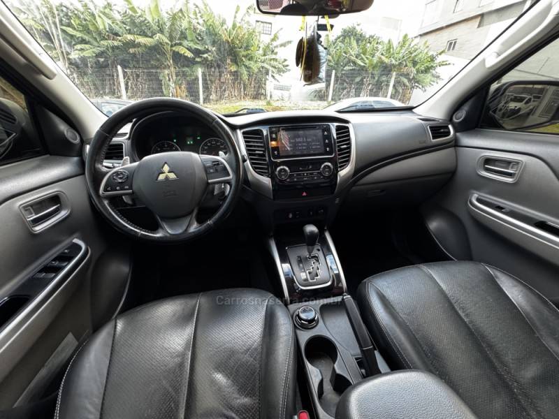MITSUBISHI - L200 TRITON - 2016/2017 - Preta - R$ 144.990,00
